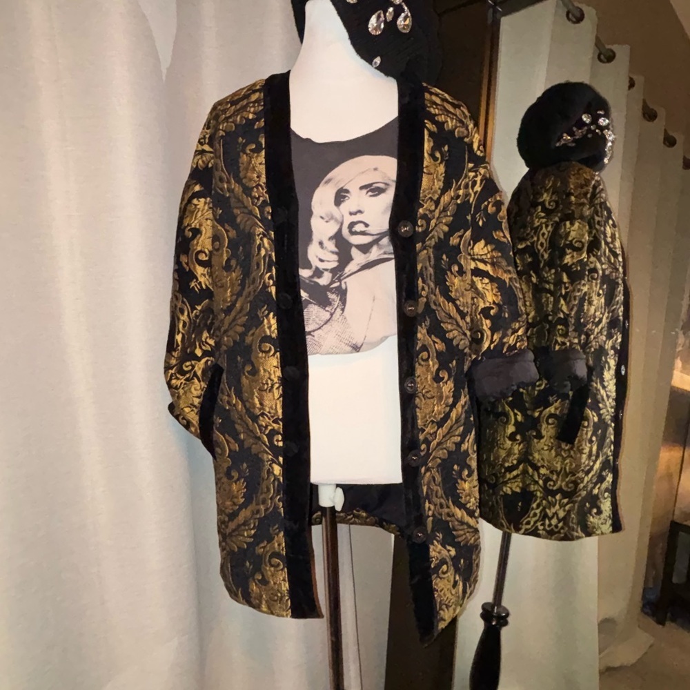 β¨ Baroque Brocade Velvet Trim Statement Jacket π€π - Picture 2 of 8